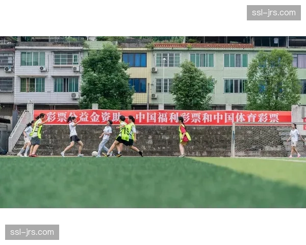 “AC米兰基金会启动‘足球进校园’项目,覆盖米兰市五十所小学” “AC米兰基金会启动‘足球进校园’项目,覆盖米兰市五十所小学”