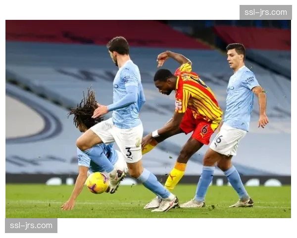 “特写：角球战术新变，曼城利用‘阻挡跑位’为迪亚斯创造头球空间”