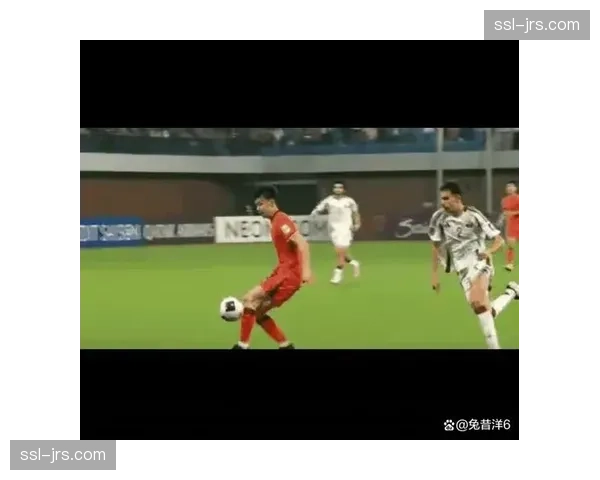 官方显示：本场比赛两队合计越位7次，其中5次发生在边路传中时